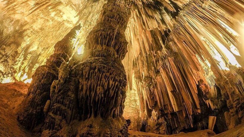 Em Eldorado, o lugar oferece uma experiência única de visitar o Parque Estadual da Caverna do Diabo e comunidades quilombolas, como a de Ivaporunduva. Foto: Wikimedia Commons