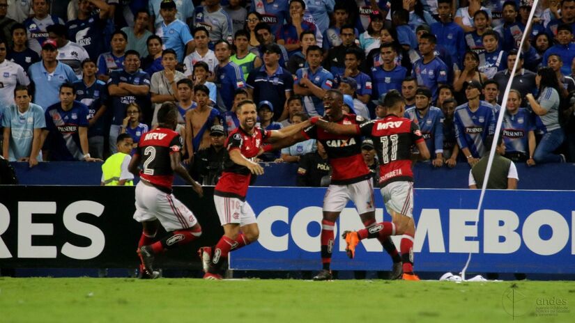 Sua carreira profissional iniciou-se no Flamengo, onde fez sua estreia no time principal em 2017, aos 16 anos. Foto: Wikimedia Commons