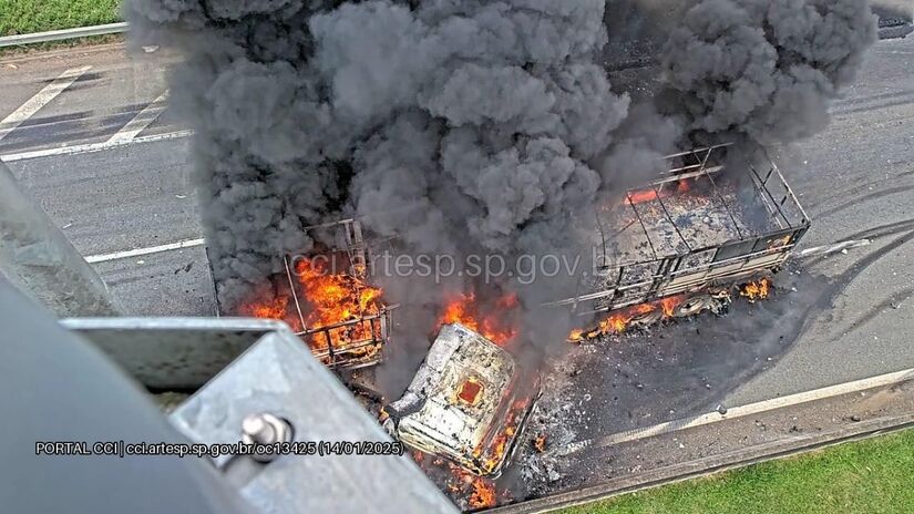 O incêndio teria sido registrado por volta das 12h e gerou um congestionamento de cerca de 10 quilômetros. Fotos: Artesp/Divulgação