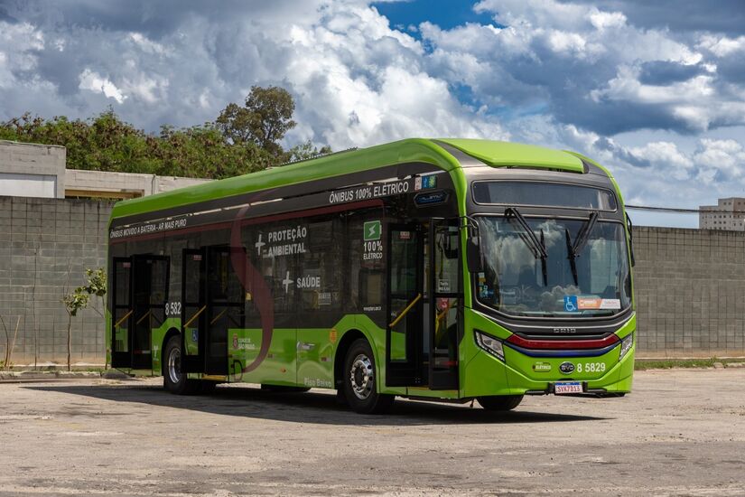 BYD D9W oferece autonomia de até 250 quilômetros e capacidade para 80 passageiros sentados. Foto: Divulgação