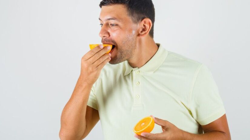 Dê preferência à fruta inteira em vez do suco.