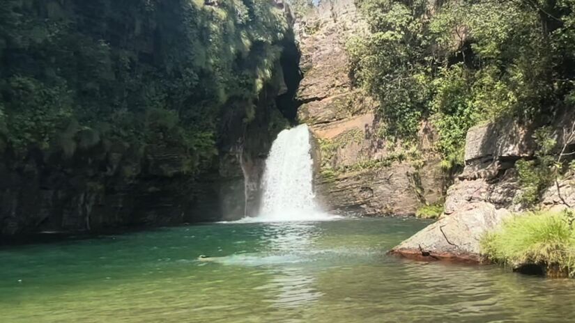 A Chapada dos Veadeiros é um paraíso natural em Goiás. Com cachoeiras incríveis e trilhas deslumbrantes, é um destino imperdível.  