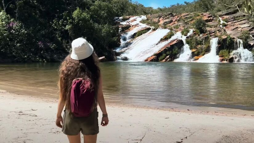 A Trilha dos Cânions leva à Cachoeira da Carioca. O percurso de 12 km revela paisagens impressionantes.  