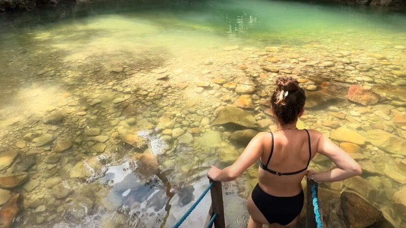 A Cachoeira Almécegas I tem uma queda de 45 metros. Sua piscina natural convida para um banho revigorante.  