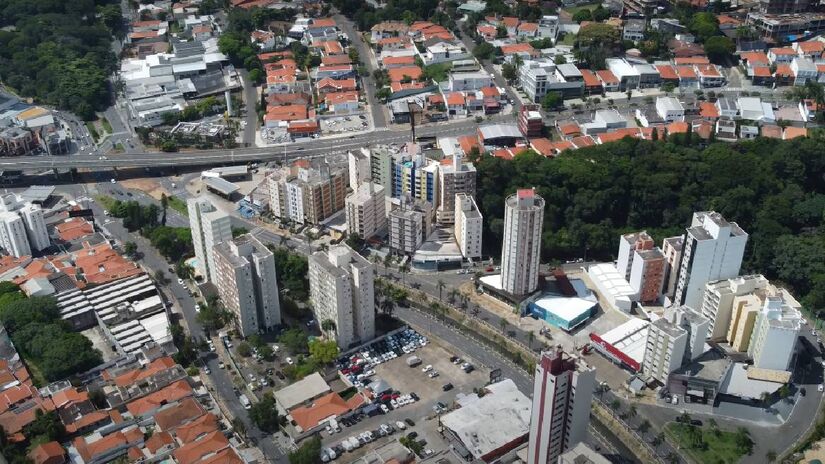 A cidade oferece infraestrutura de ponta, com hospitais de referência e universidades renomadas. Campinas também é um dos maiores polos tecnológicos do Brasil.  