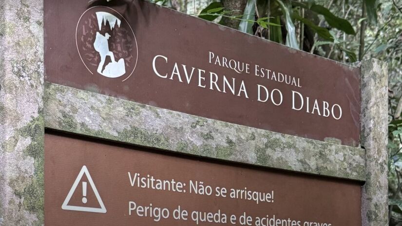 Caminhar pelas galerias da Caverna do Diabo é como voltar no tempo.
