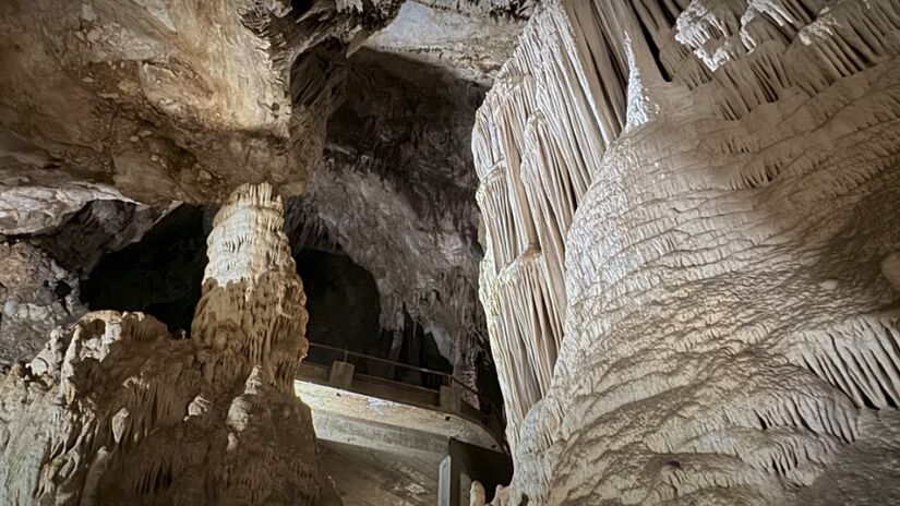 A Caverna do Diabo é um lugar mágico que te transporta para outro mundo.