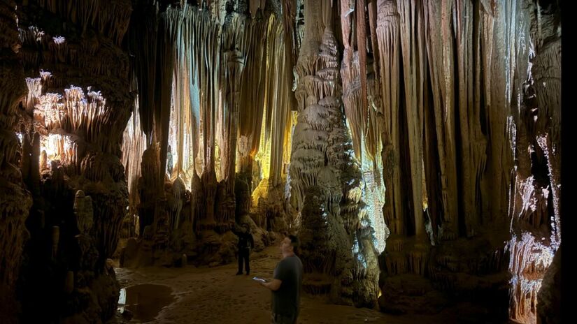 Explorando a Caverna do Diabo: um mundo subterrâneo de beleza e mistério.