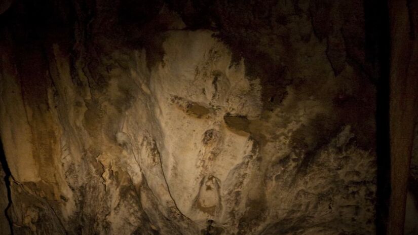 A energia da Caverna do Diabo é misteriosa e coleciona histórias místicas. Vale a visita. (Fotos: Reprodução/Youtube/Marcelo Rangel)
