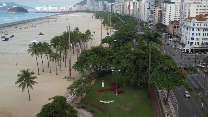 O jardim da orla começou a ser construído em 1914, com projeto do engenheiro Saturnino de Brito. Ao longo dos anos, o espaço foi se expandindo e ganhando novos traçados.