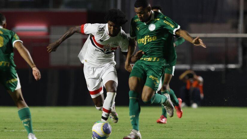 Ao longo da história, os dois clubes protagonizaram diversas disputas diretas por títulos e classificações em torneios nacionais e internacionais. Créditos: Rubens Chiri e Miguel Schincariol/Saopaulofc.net