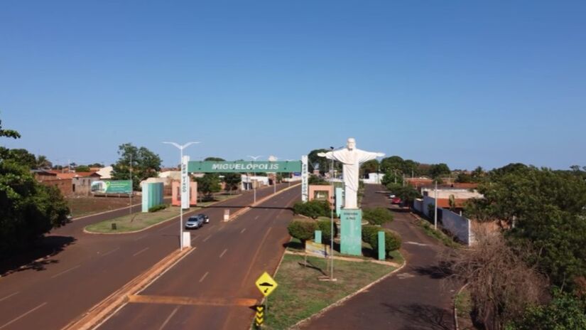 Localizada a cerca de 400 km da capital e com uma população de aproximadamente 19 mil habitantes, Miguelópolis possui um clima tropical, com verões quentes e úmidos e invernos secos e amenos. Foto: Reprodução/Youtube/Jr Longo