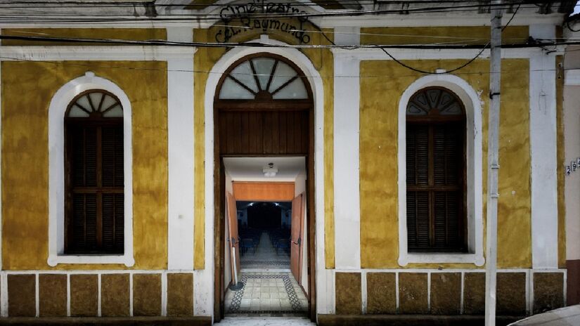 Outro destaque é o Cine Teatro Cel Raymundo, espaço de arte existente desde o fim do século 19. Este local faz parte da cultura parnaibana e também já foi palco de apresentações teatrais - (Reprodução/Prefeitura Santana de Parnaíba)