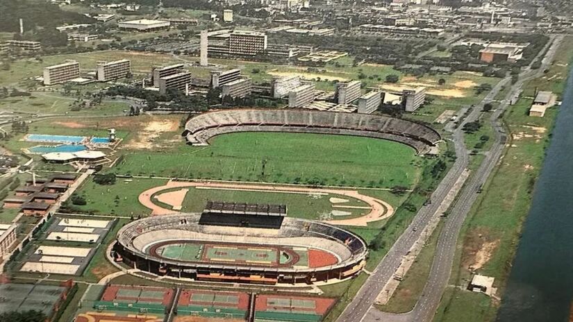 Projetado em 1971 pelo arquiteto Írcaro de Castro Mello, o estádio foi concebido em formato de "U", remetendo à primeira letra de "Universidade" e inspirado nos antigos anfiteatros gregos e romanos. Foto: Divulgação/CEPEUSP