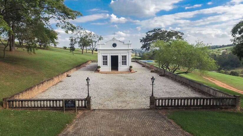 Antiga capela da fazenda é um dos pontos de visitação e utilização no empreendimento. Foto: Divulgação