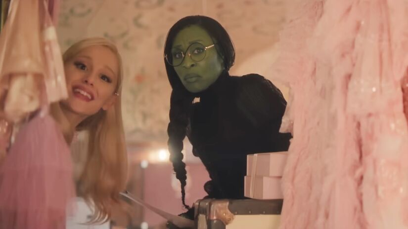 No começo do filme, Glinda não gosta de dividir seu quarto com Elphaba