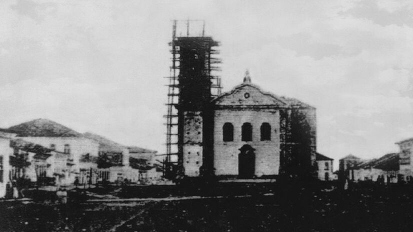 Construção da Igreja Matriz de Nossa Senhora das Neves, iniciada em 1780. Foto: Wikimedia Commons