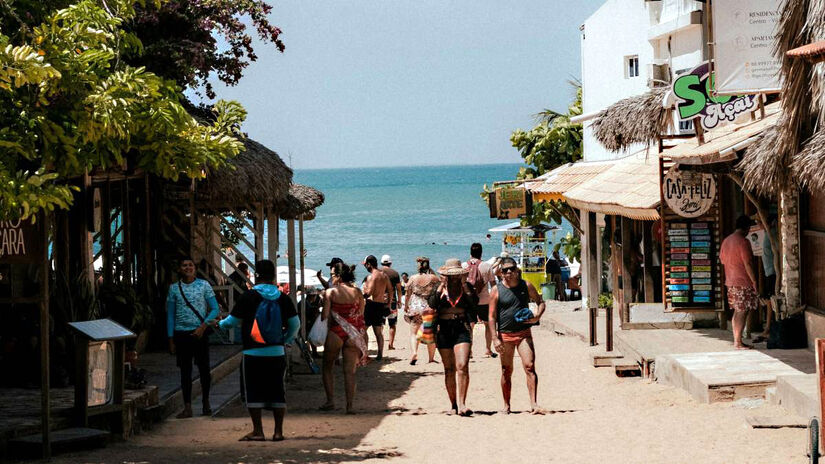 As dunas imponentes e o mar cristalino criam um cenário de tirar o fôlego, enquanto a diversidade cultural característica enriquece a experiência dos viajantes - (André Luis Rocha/Unsplash)