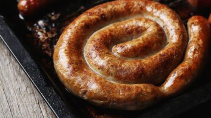 A linguiça cuiabana, criada em uma fazenda, logo ganhou espaço nos churrascos do Brasil. Hoje, é encontrada em restaurantes e mercados de diversas regiões.  