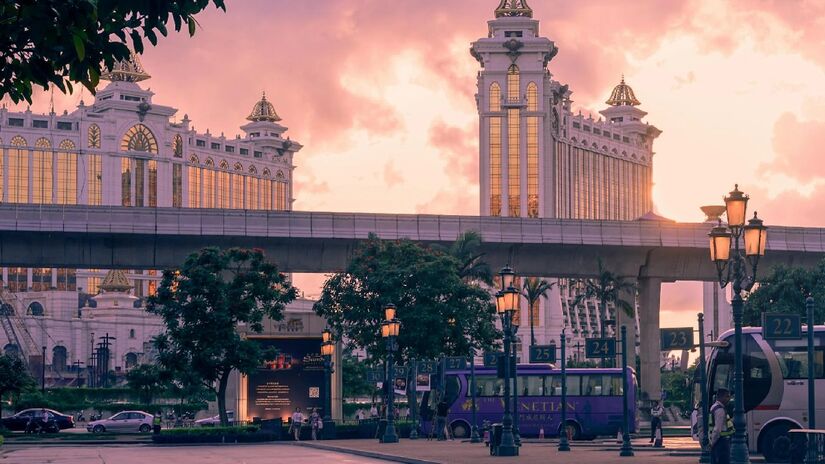 Macau - China: Integrante da lusofonia (grupo de países que falam português), esta cidade-Estado, portanto, é um destino interessante para os brasileiros, que não enfrentarão a barreira linguística. O local é conhecido por seus cassinos e como um centro de turismo e entretenimento - (Asman Chema/Pexels)