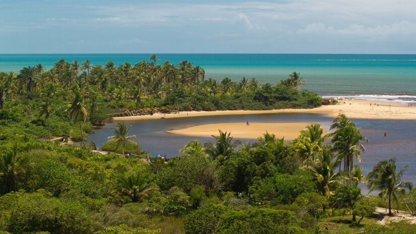 Praia de Caraíva, Caraíva (BA). Foto: Wikimedia Commons