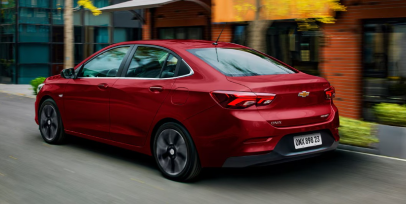 O Chevrolet Onix Plus é o líder da lista, com motor 1.0 flex e câmbio manual de seis marchas. Foto: Divulgação/Chevrolet