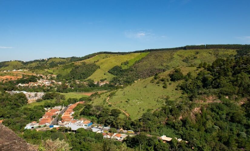 Monte Alegre do Sul: Mais uma cidade que se destaca no interior de São Paulo é Monte Alegre do Sul, conhecida como a "Capital da Cachaça".
Com uma combinação de tranquilidade, natureza exuberante e rica influência italiana, o local atrai visitantes interessados em apreciar a cultura local e as tradições artesanais - (Divulgação/Circuito das Águas Paulista)