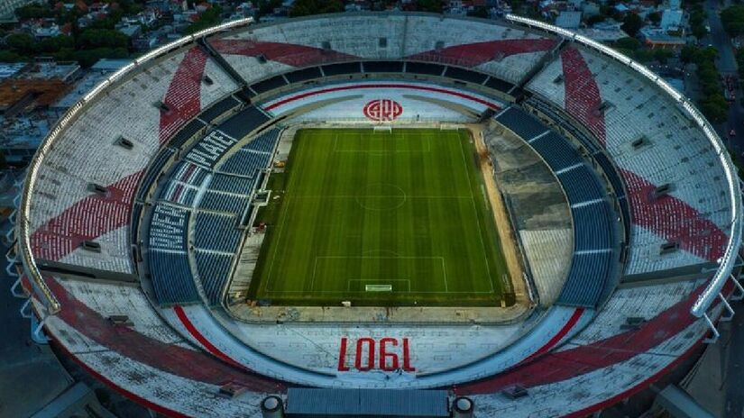 1. Estádio Más Monumental (Monumental de Nuñez): atual maior estádio da América do Sul, o Monumental foi inaugurado em 26 de maio de 1938 e recebeu inicialmente o nome do ex-presidente do clube Antonio Vespucio Liberti (1900-1978). Ampliado em 2023, o estádio tem capacidade para 83 mil - (Foto: Divulgação/River Plate)