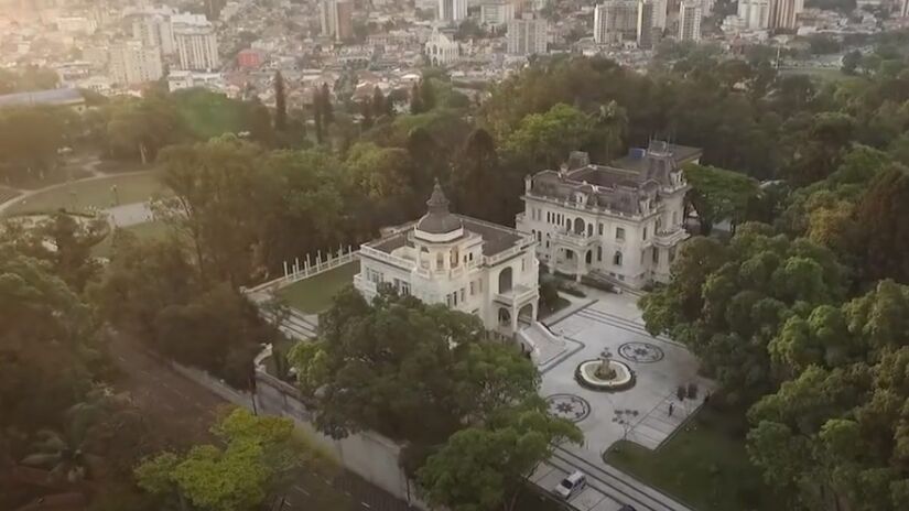 Em 2005, o palácio foi tombado pelo Conpresp. Esse reconhecimento reforça sua importância histórica e arquitetônica. (Foto: Reprodução/Youtube)