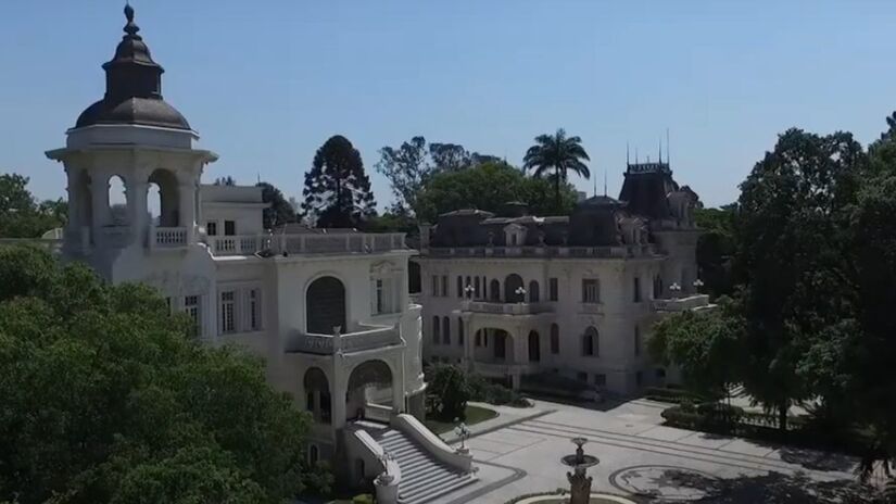 Basílio Jafet construiu o Palácio dos Cedros como residência. O local simboliza a ascensão da família na economia paulista.  (Foto: Reprodução/Youtube)