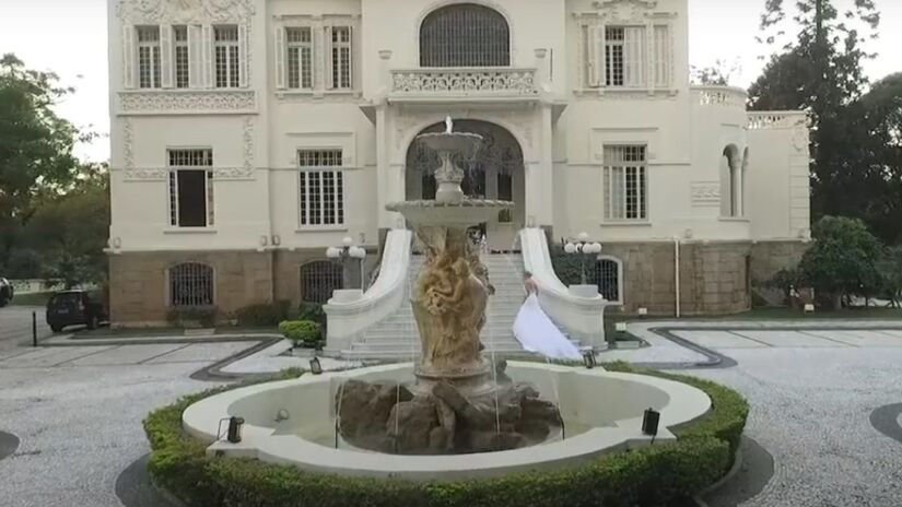 Inaugurado em 1923, o palácio reflete o luxo e o prestígio da família Jafet. Sua arquitetura impressiona até hoje. (Foto: Reprodução/Youtube)