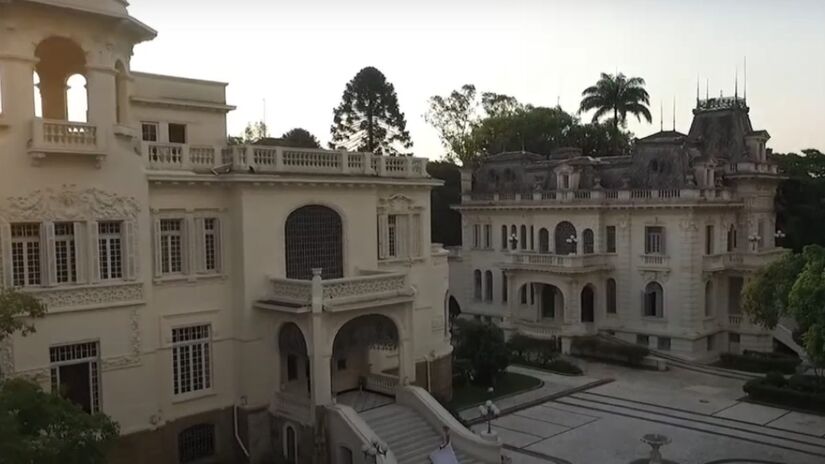 A arquitetura do palácio tem forte inspiração renascentista. Elementos orientais também aparecem, homenageando a origem da família Jafet.  (Foto: Reprodução/Youtube)