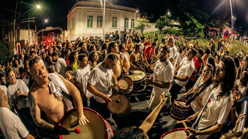 Festa começa com a noite dos fantasmas do tradicional Samba de Bumbo Grito da Noite.

/Foto: Divulgação/Secom