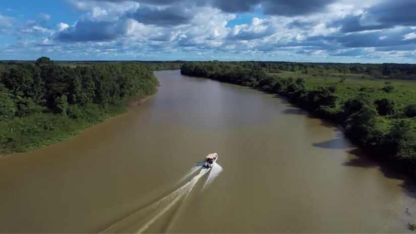 O passeio de barco é o mais famoso para conhecer o Delta do Parnaíba (Fonte: Reprodução/Youtube)