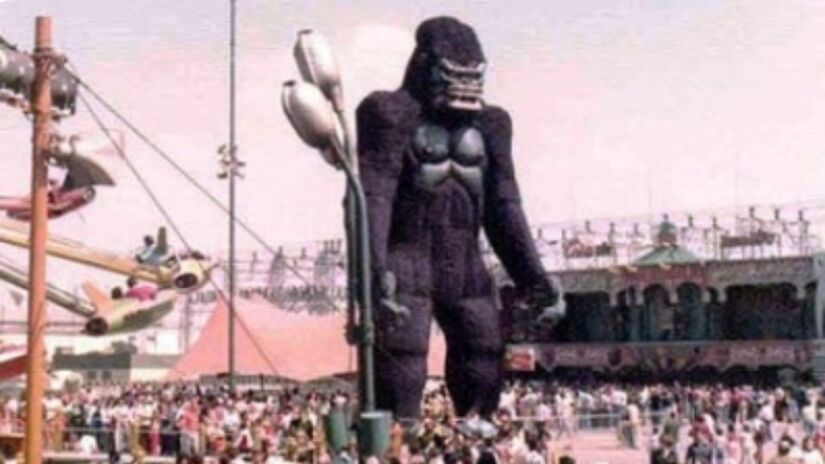 Entre as atrações icônicas do parque estavam o boneco King Kong de 15 metros, inaugurado pela atriz Jessica Lange (personagem principal do filme King Kong, de 1976). Foto: Divulgação/Playcenter