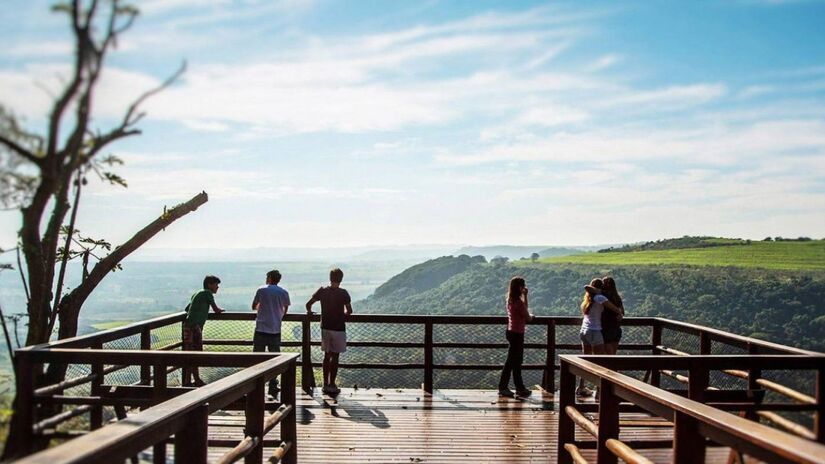 O parque é projetado para aqueles que gostam da natureza, seja para contemplá-la, explorá-la ou desafiar seus limites. Foto: Divulgação/Recanto das Cachoeiras