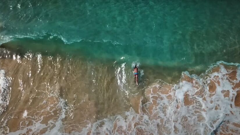 Se você ama o Caribe, vai se encantar com as praias brasileiras. Água azul, areia fina e cenários de tirar o fôlego te esperam. (Na foto, a Praia do Sancho, reconhecida como a mais bonita do mundo)