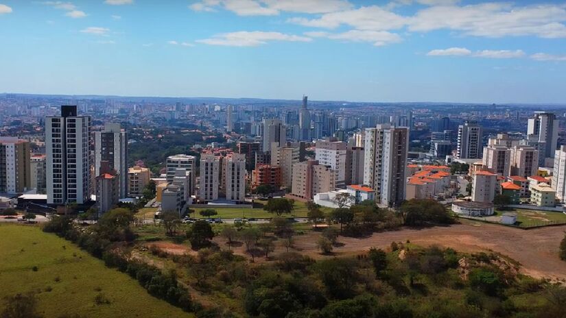 O turismo religioso também é forte em Sorocaba, com destaque para a Igreja de Sant'Ana e o Mosteiro de São Bento. Construídos em 1654, esses marcos históricos mantêm sua arquitetura original.