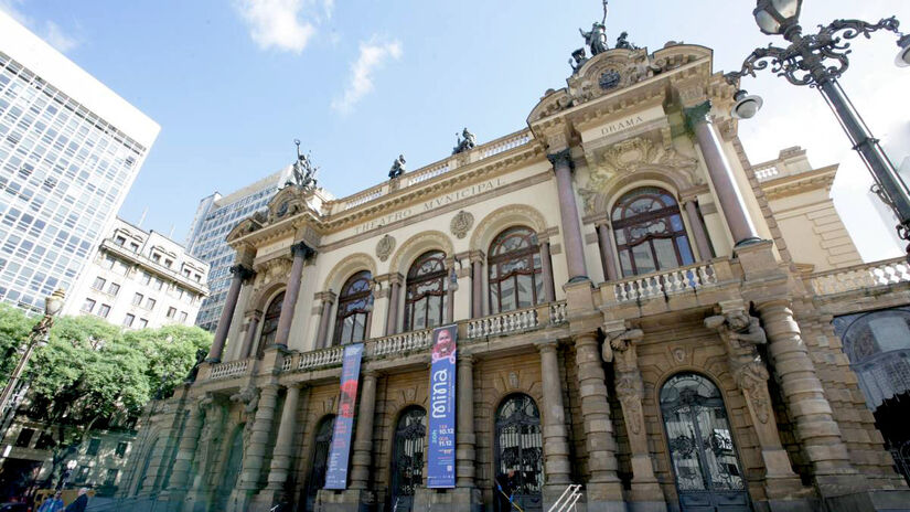 Theatro Municipal: Os espetáculos são elogiados pelos especialistas e o local ainda possibilita que os visitantes participem de visitas guiadas em português - (Thiago Neme/Gazeta de S.Paulo)