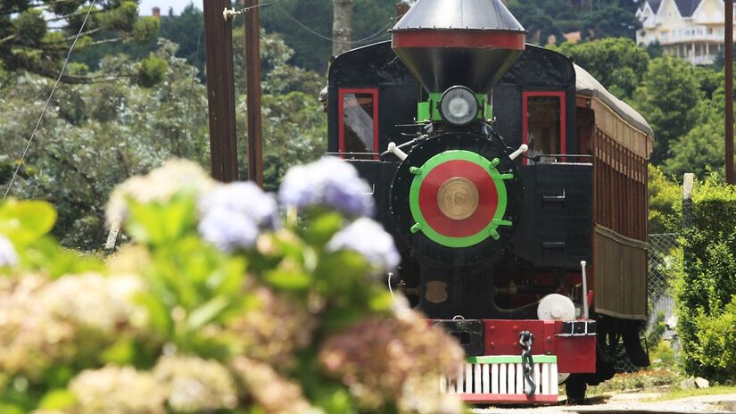 A Estação Eugênio Lefévre é mais um lugar para se conhecer na cidade, ela fica na divisa com o município de Pindamonhangaba. A atração é um ponto de parada para o Bonde que vem da cidade de Campos do Jordão e vai até Pindamonhangaba. Na estação, há lojas de artesanatos e lanchonete e está aberta todos os dias - (Divulgação/Alesp)