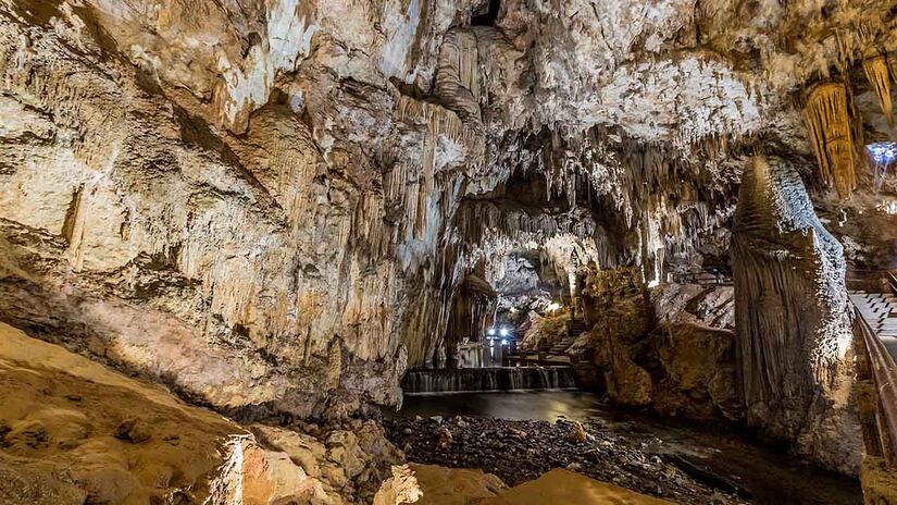 A trilha Cachoeira do Araçá fica dentro do Parque Caverna do Diabo, na cidade de Eldorado - Foto: Éder Fortunato/Wikimedia Commons