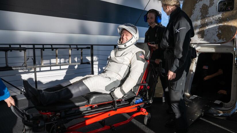 Astrounauta Butch Wilmore em 2025 após passar 9 meses na Estação Espacial Internacional. Foto: NASA/Keegan Barber