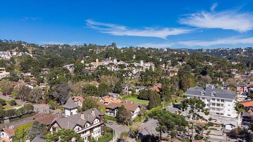 Campos do Jordão, no interior de São Paulo, é um charmoso destino turístico que atrai visitantes em busca de um clima ameno, paisagens montanhosas e uma arquitetura inspirada na Europa, o que lhe rendeu o apelido de "Suíça brasileira" - (Divulgação/Governo de São Paulo)