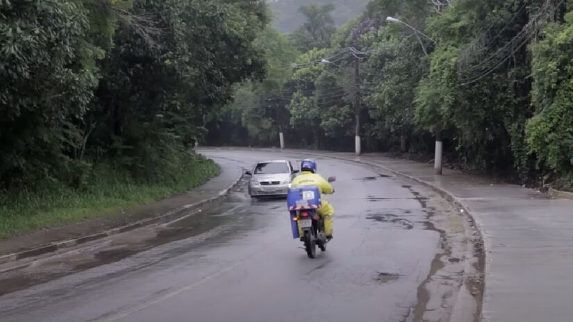 Os moradores vivem na região desde 1973, e inicialmente a única forma de sair era de carro, mas agora já existe transporte público, apesar de ser relativamente fácil apenas para sair devido à mão única da Marginal. Voltar para o bairro de transporte público já é mais complicado.
