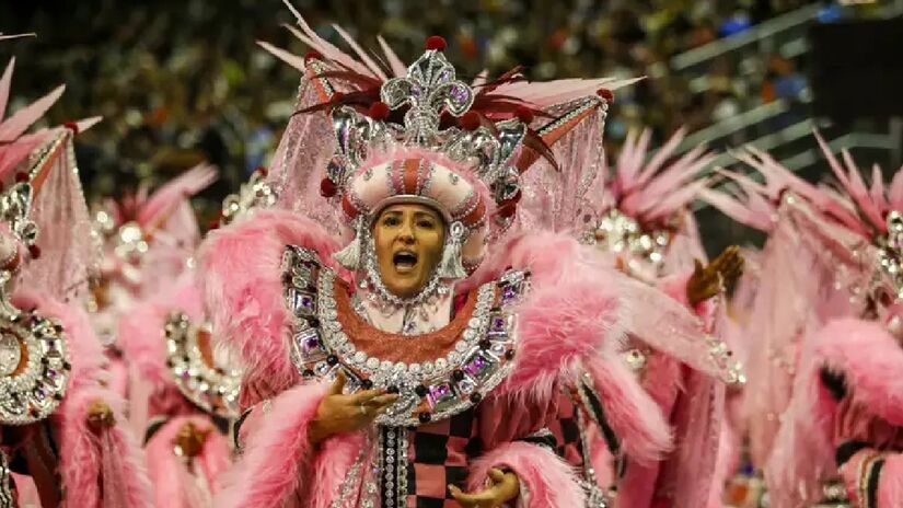 Momentos do desfile da Rosas de Ouro, campeã do Carnaval de 2025 em São Paulo - (Paulo Pinto/Agência Brasil)