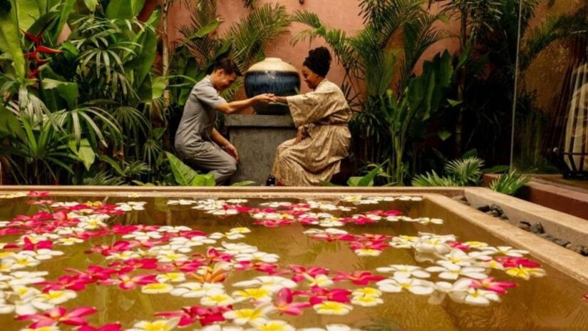 A série mostra as experiências de resorts de luxo (Foto: Divulgação/HBO)