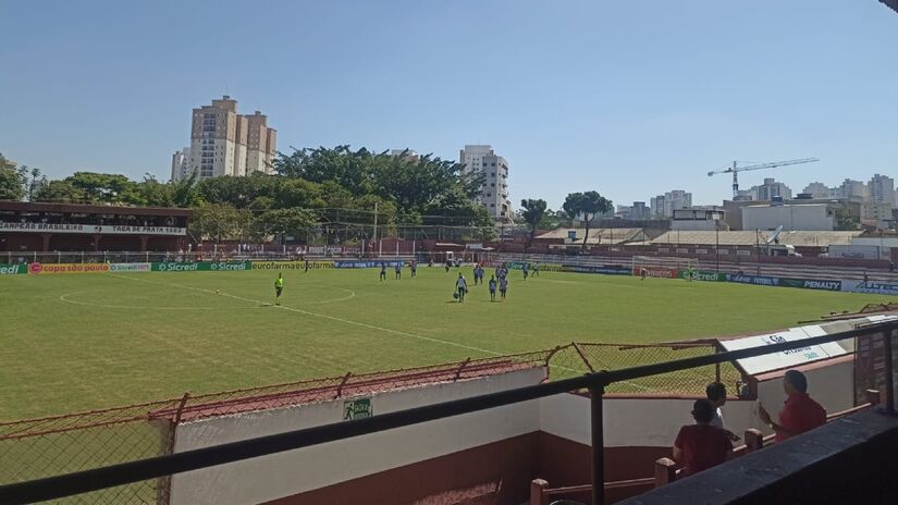 O Estádio da Javari ocupa uma área de aproximadamente 15 mil m&#xB2; e tem um campo com dimensões de 105 metros de comprimento por 69,30 metros de largura. Foto: Raphael Miras