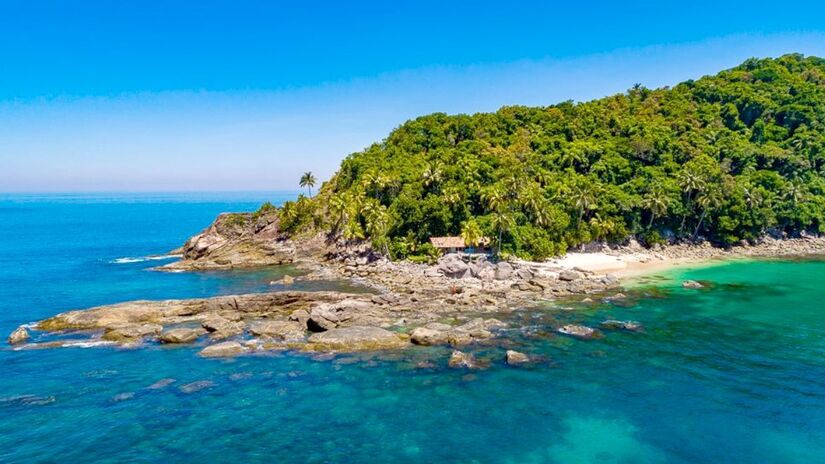 Menos conhecida do público, a Ilha dos Gatos, em São Sebastião, é parada obrigatória para apreciar paisagens e ativar a imaginação e era abrigo de uma enorme mansão que hoje já foi destruída - (Marcos Bonello/SETUR)