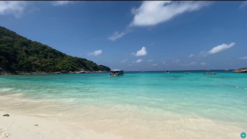 As praias da Tailândia são consideradas algumas das mis bonitas do mundo (Foto: Reprodução/Youtube)