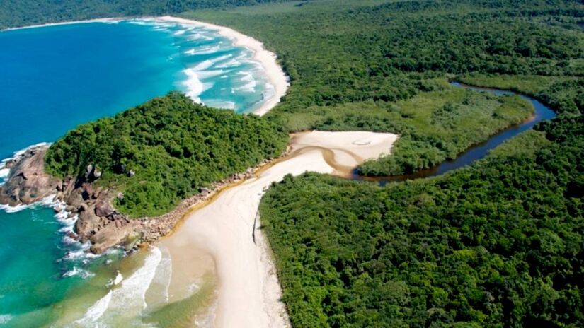 Para manter tudo como está, o carro dos visitantes deve ficar no continente/Divulgação/Ilhagrande.org